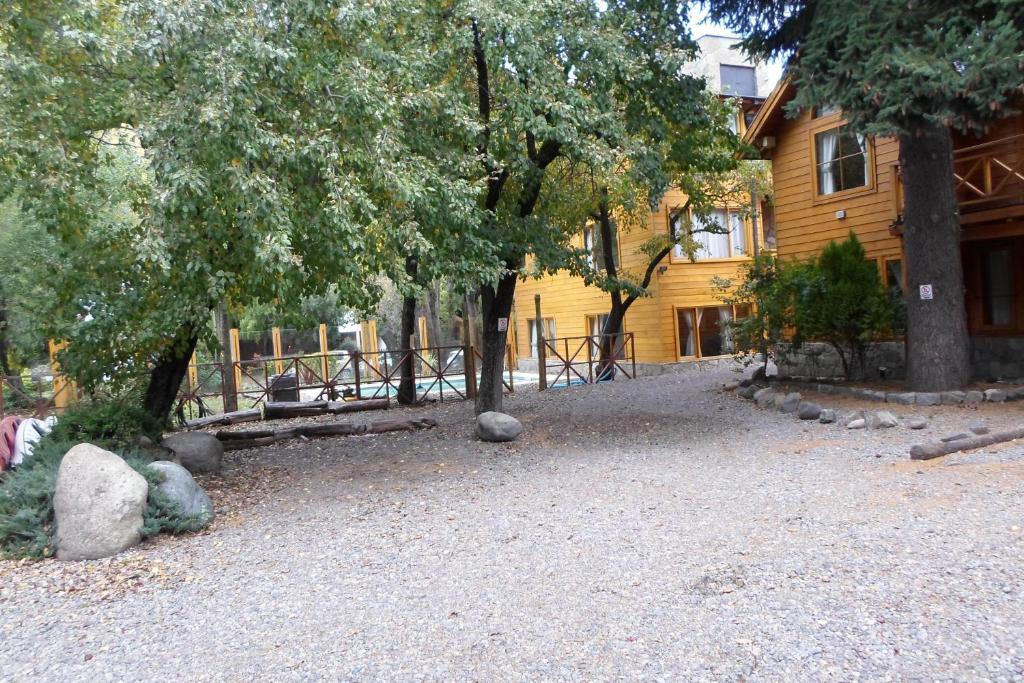 Apart Hotel Robles Del Sur San Martin de los Andes Exterior photo