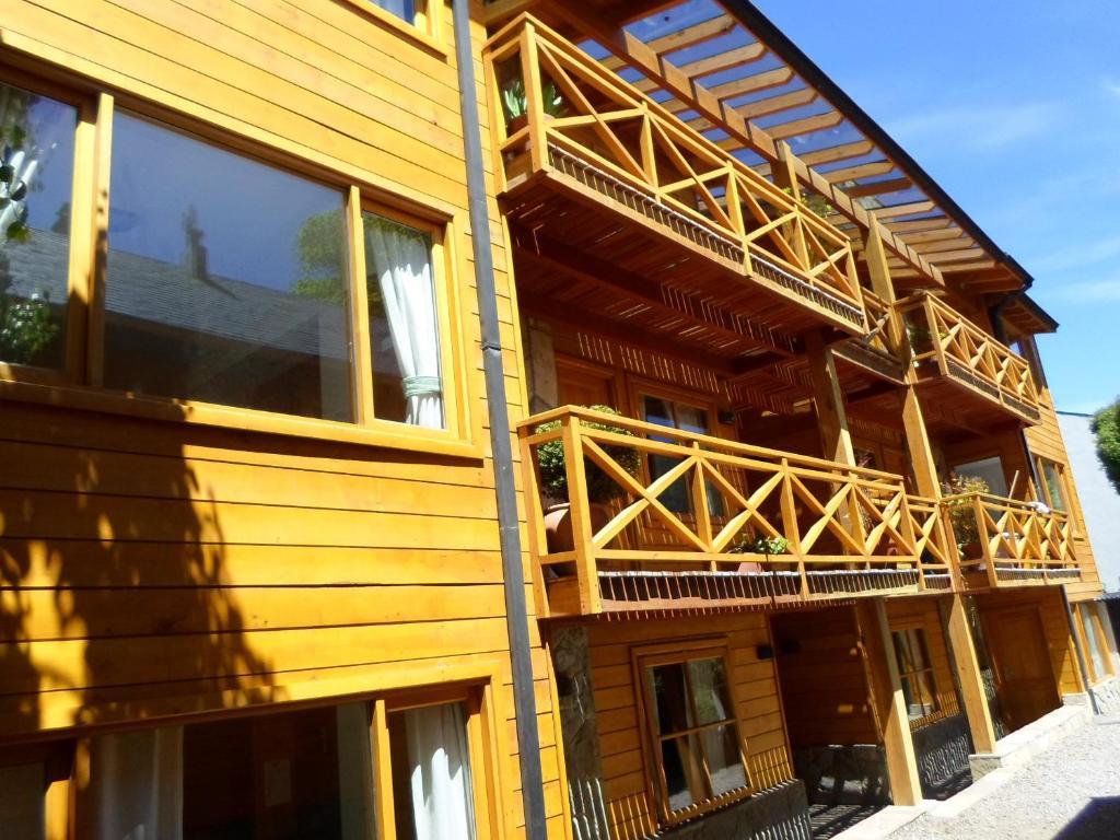Apart Hotel Robles Del Sur San Martin de los Andes Exterior photo